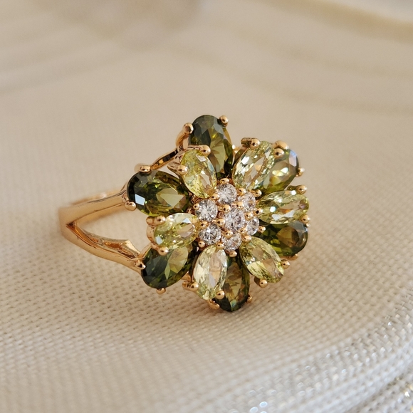 New 18K Gold Plated Peridot Diamond Flower Ring for Womenn - Picture 3 of 13